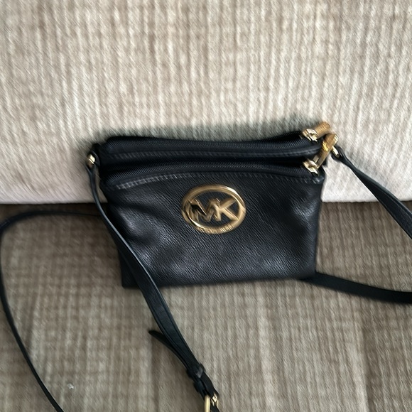 Michael Kors 8 x 6 black triple pouched snap closure Crossbody bag - Picture 2 of 12